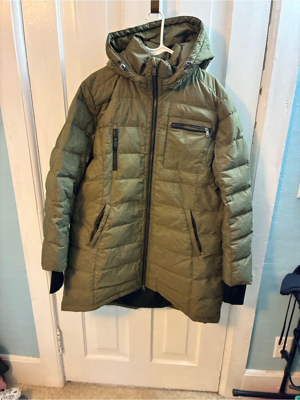 Women’s Hooded Olive Puffer Jacket with Zip Pockets